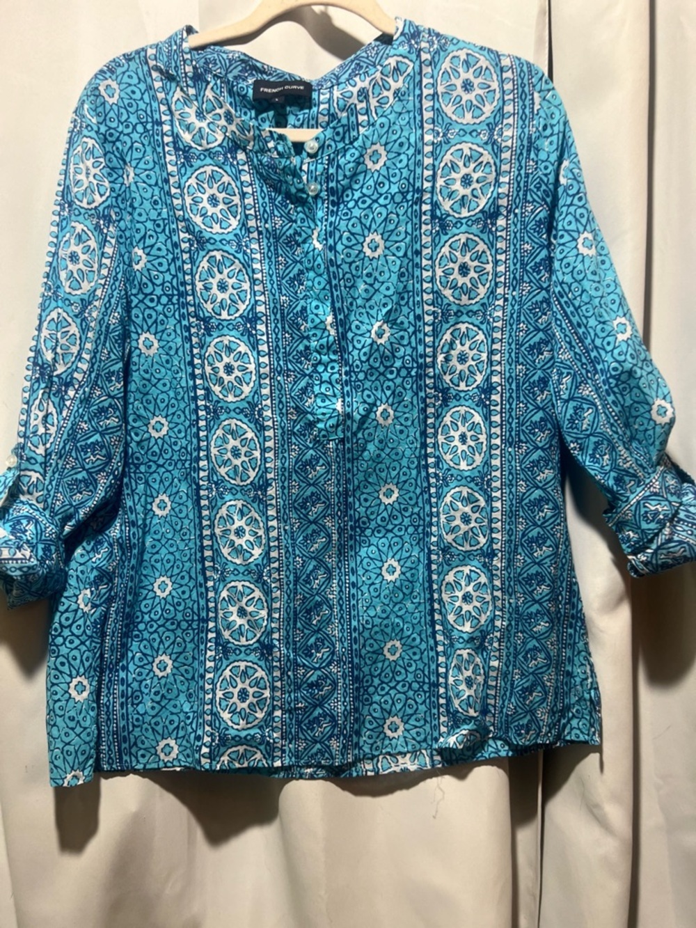 French Curve Blue Boho Medallion Print Blouse Size Large Lightweight - Picture 2 of 5